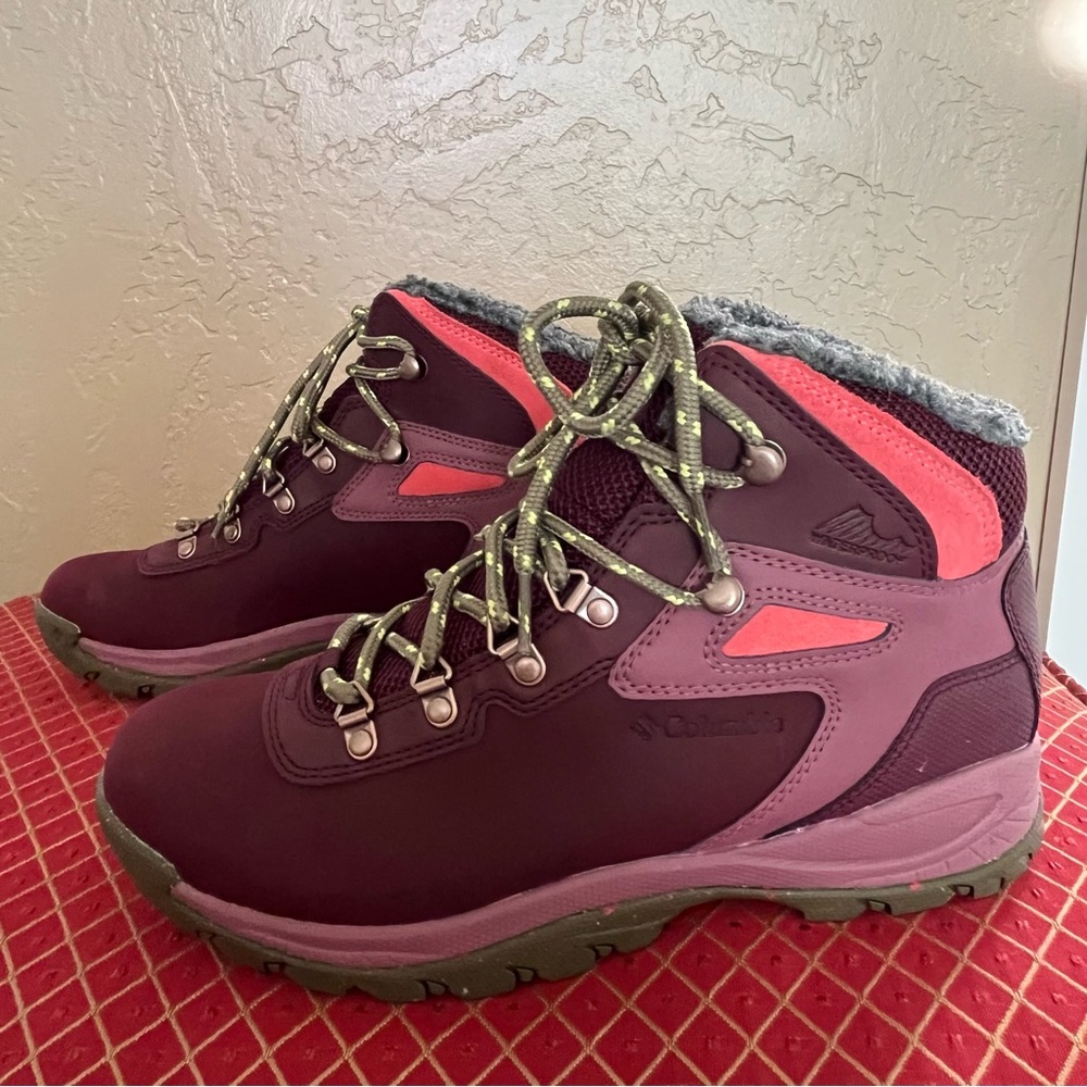 Columbia Women's Yoncalla Winter Waterproof Hiking Ankle Boots Gorpcore Size 9.5